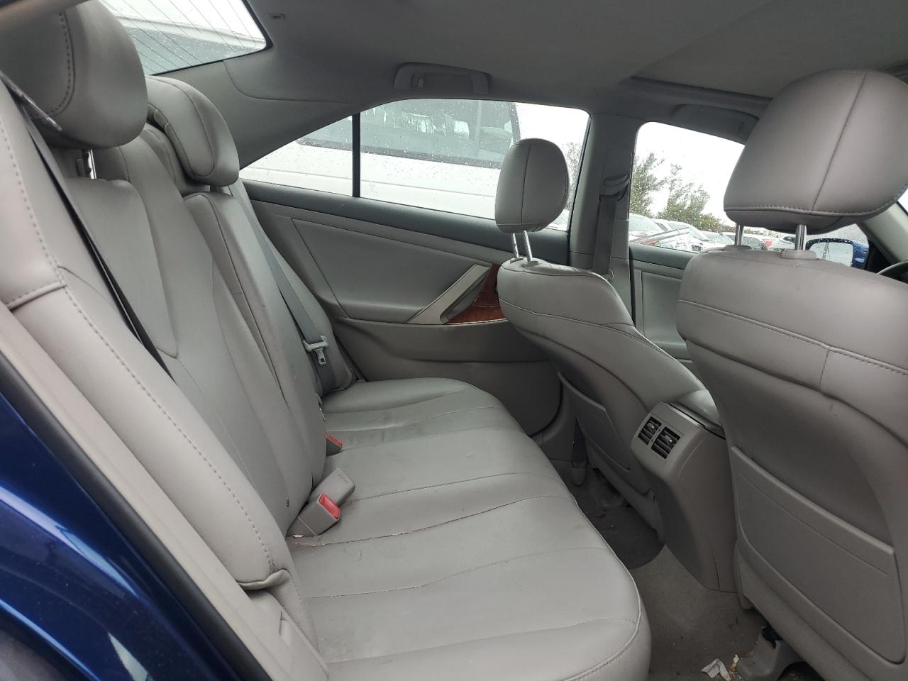 2011 Toyota Camry - Image 10