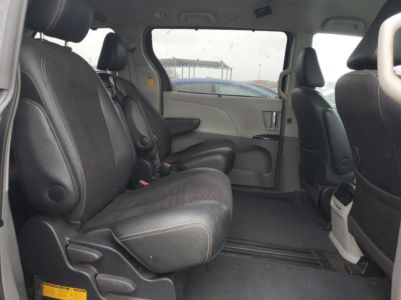 2014 Toyota Sienna - Image 11