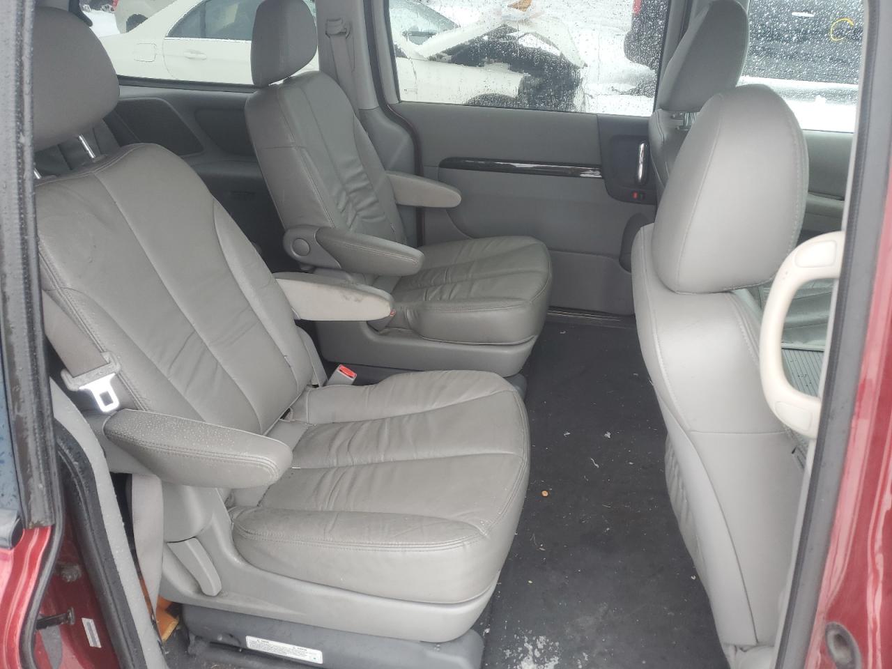 2014 Kia Sedona - Image 11