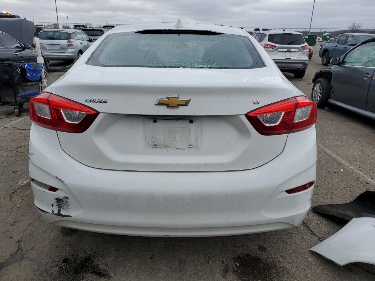 2017 Chevrolet Cruze - Image 6