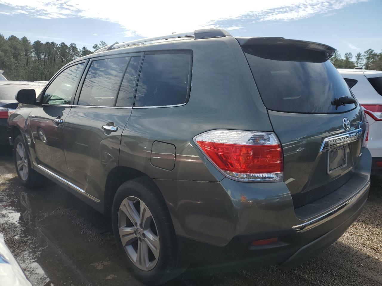 2012 Toyota Highlander - Image 2