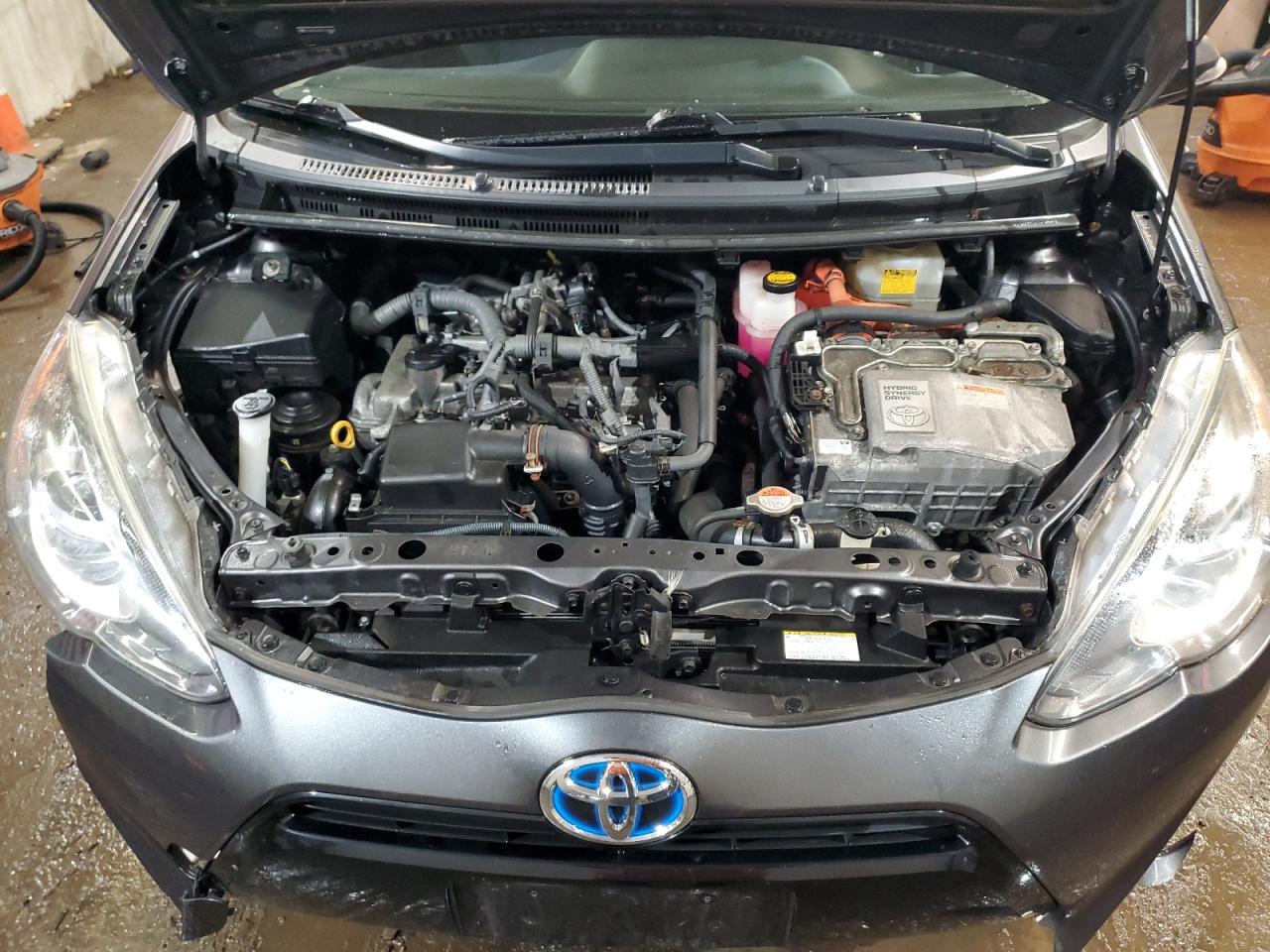 2016 Toyota Prius - Image 13