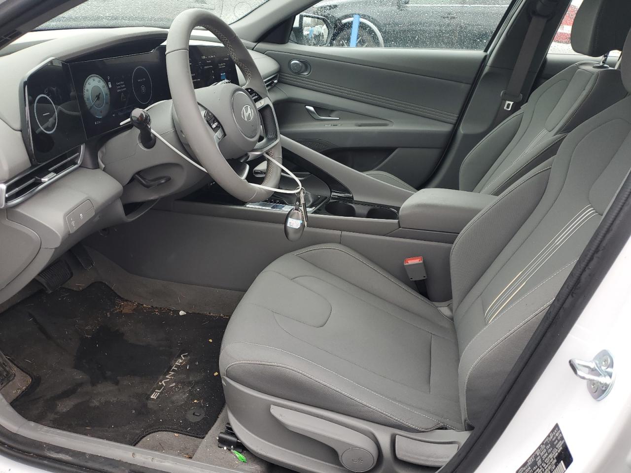 2024 Hyundai Elantra - Image 7