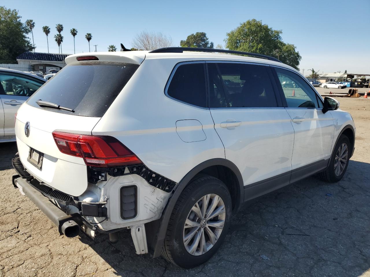 2019 Volkswagen Tiguan - Image 3