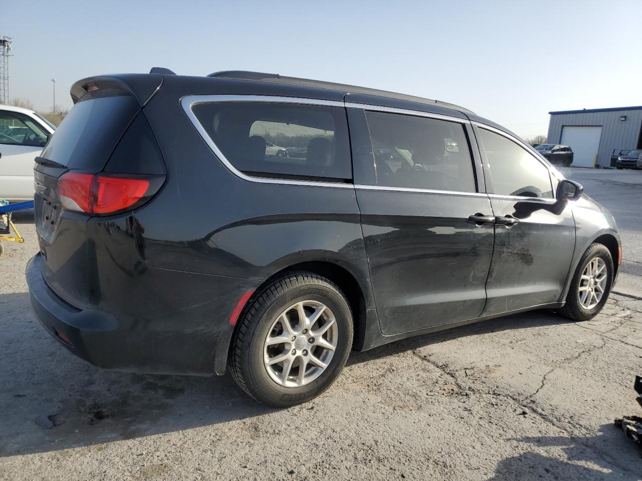 2020 Chrysler Voyager - Image 3