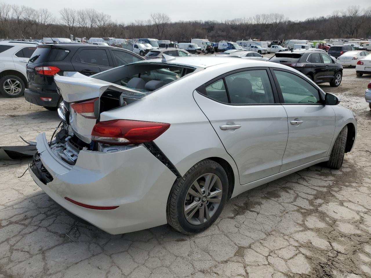 2018 Hyundai Elantra - Image 3