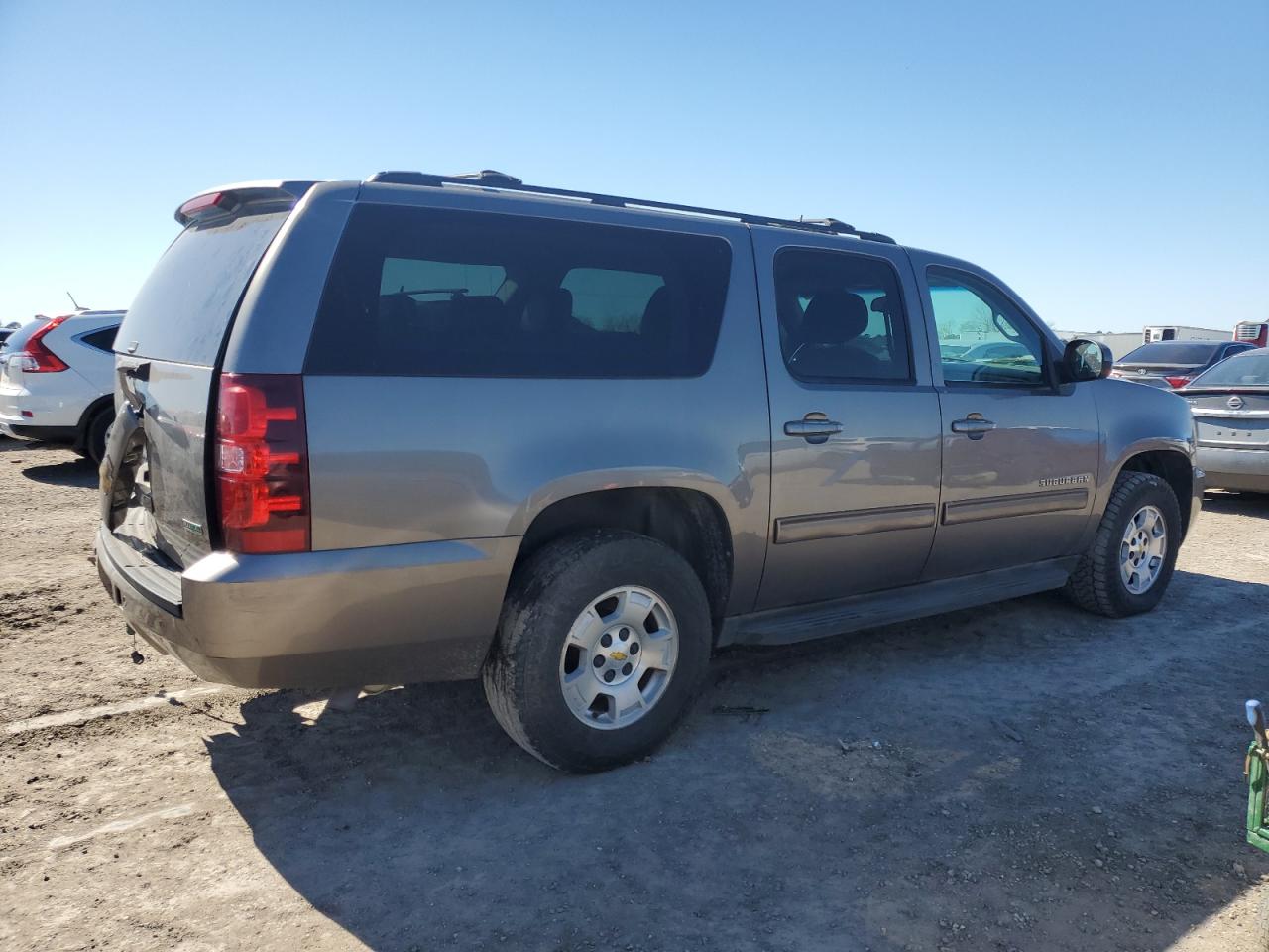 2011 Chevrolet Suburban - Image 3