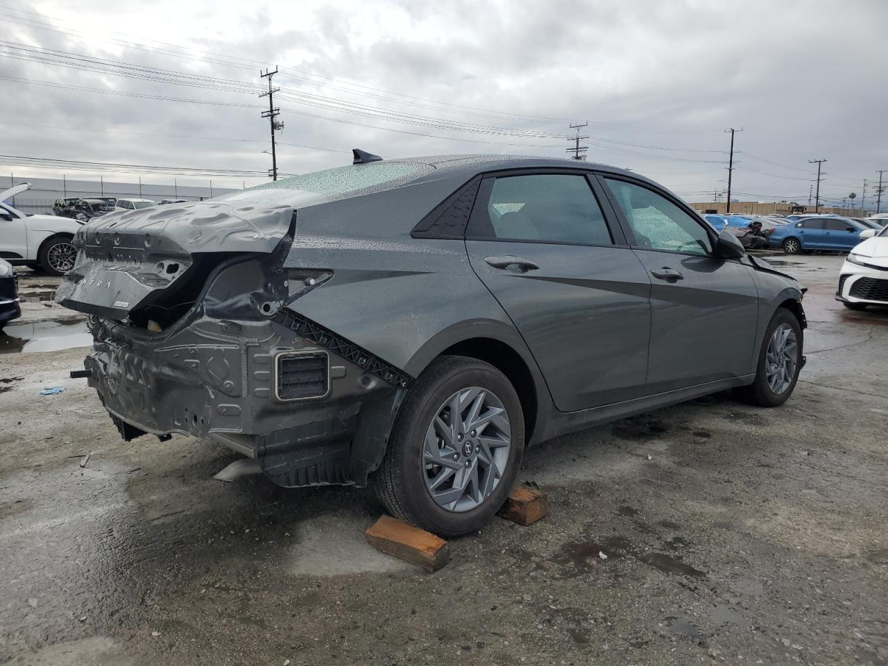 2024 Hyundai Elantra - Image 3