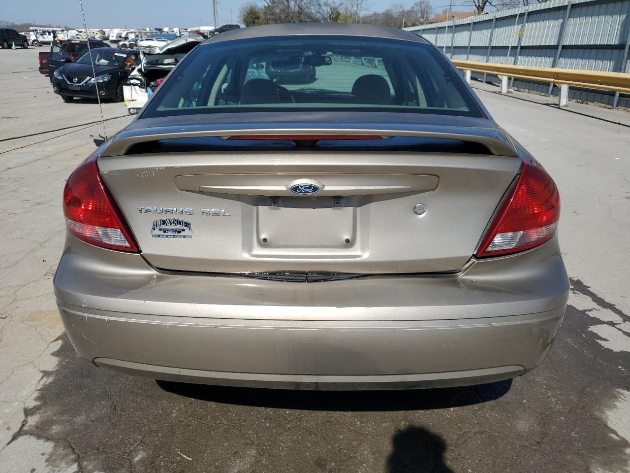 2004 Ford Taurus - Image 6