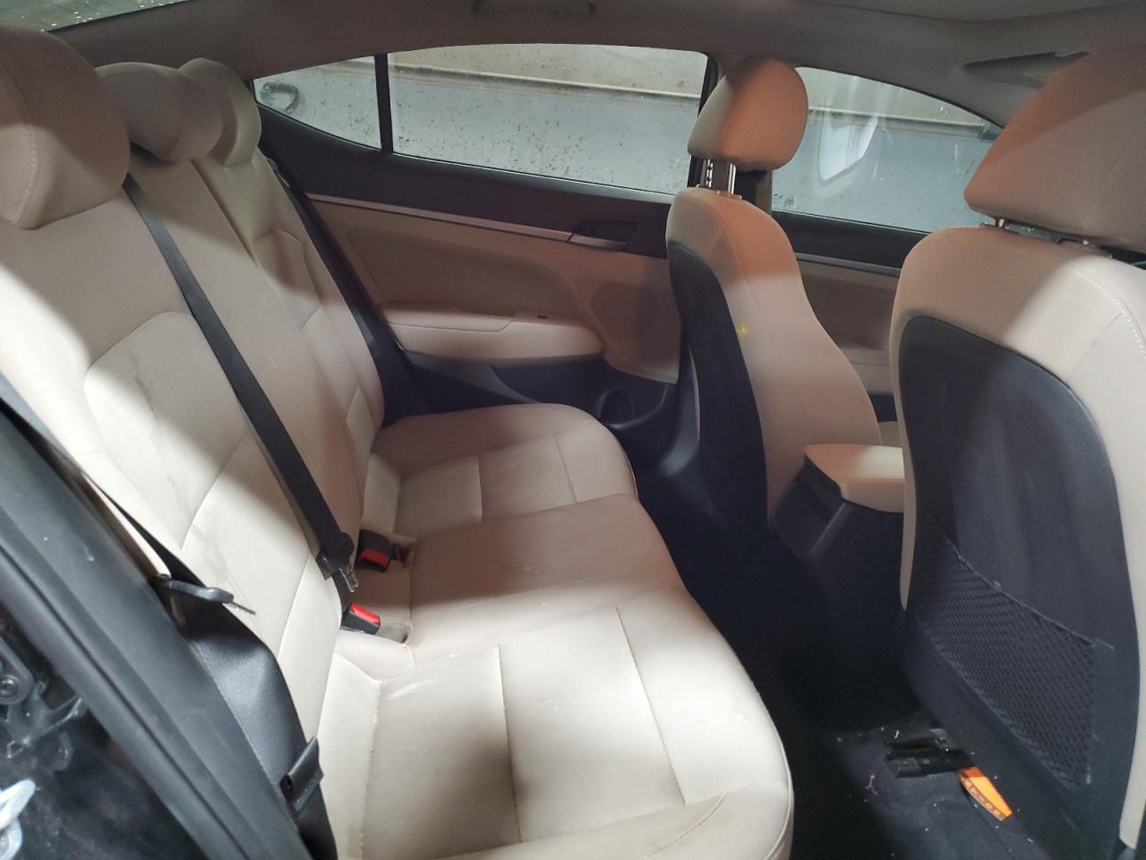 2017 Hyundai Elantra - Image 10