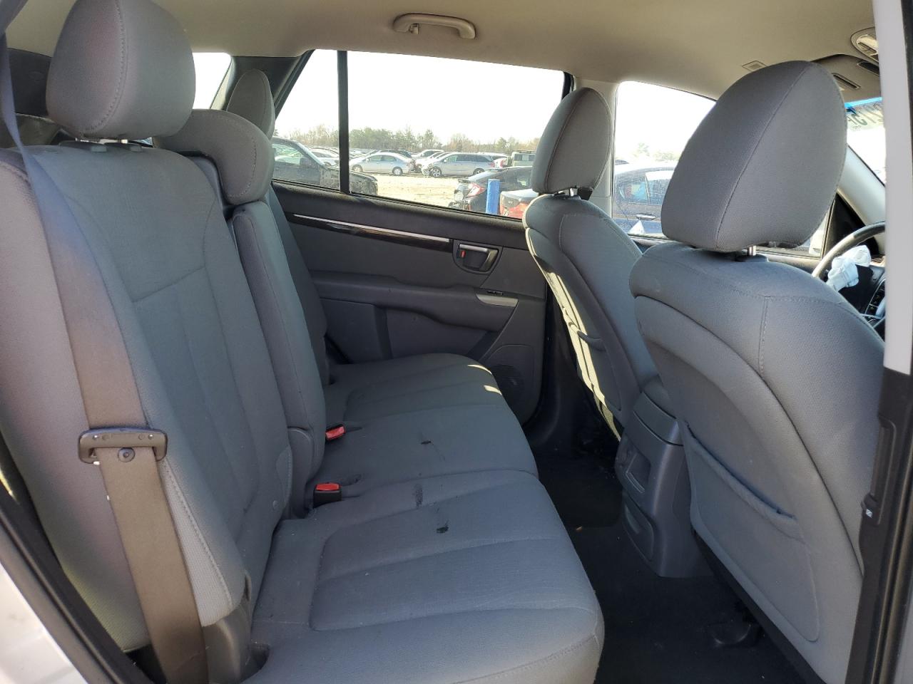 2010 Hyundai Santa Fe - Image 12