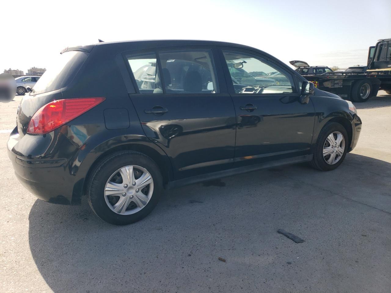 2011 Nissan Versa - Image 3