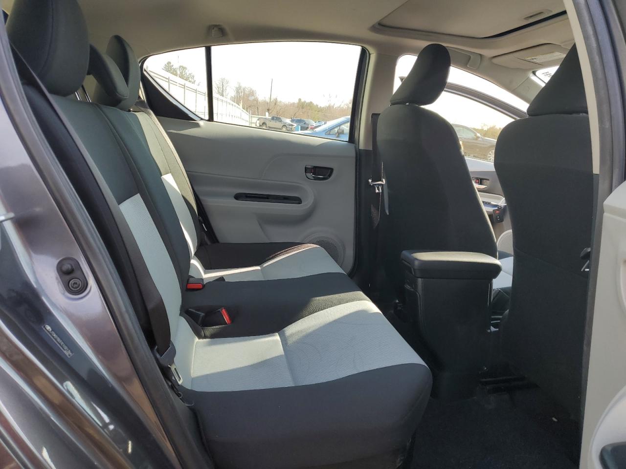 2012 Toyota Prius - Image 11