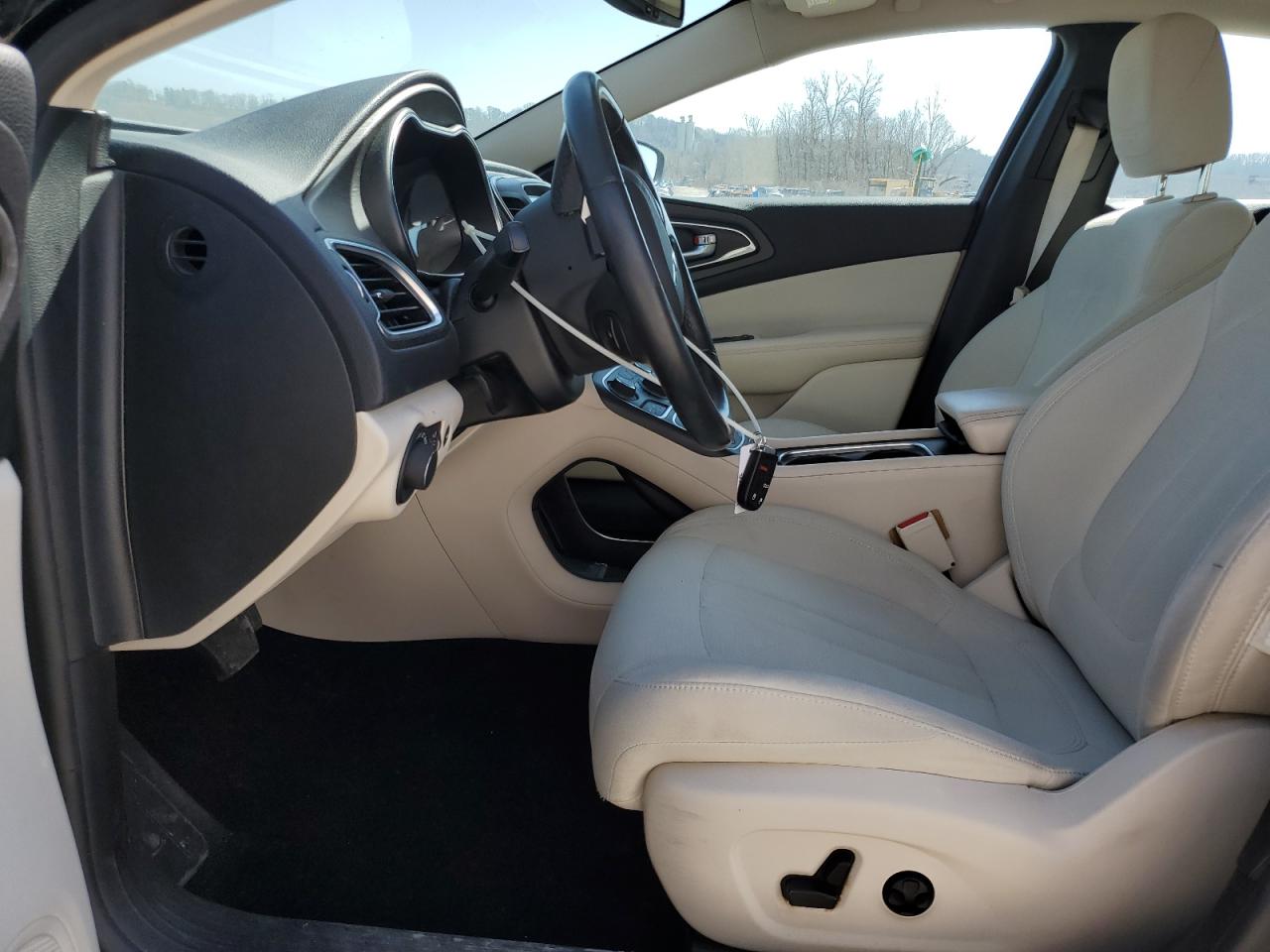2016 Chrysler 200 - Image 7
