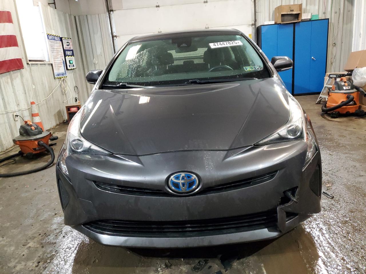 2017 Toyota Prius - Image 5
