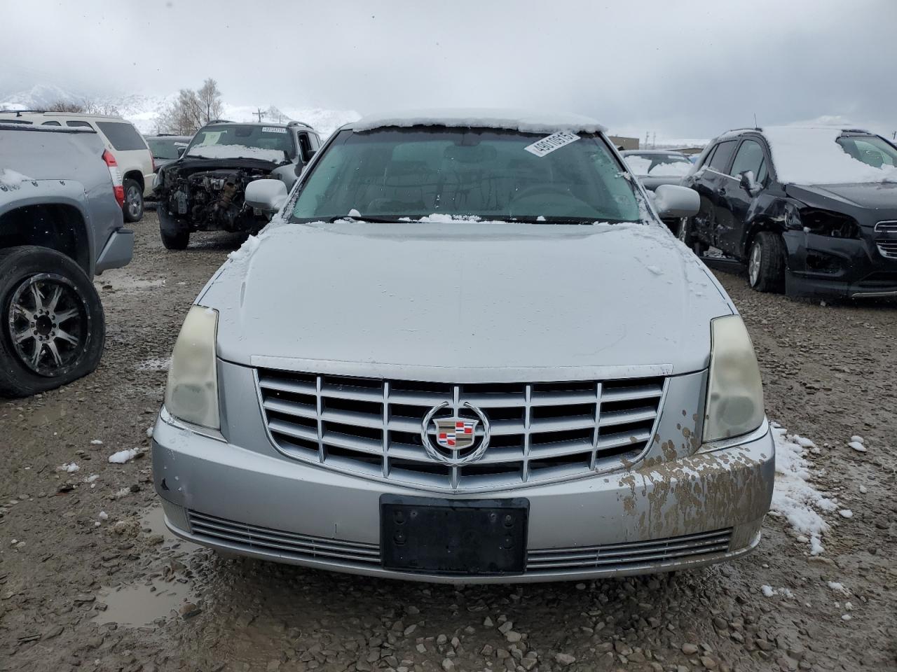 2010 Cadillac DTS - Image 5