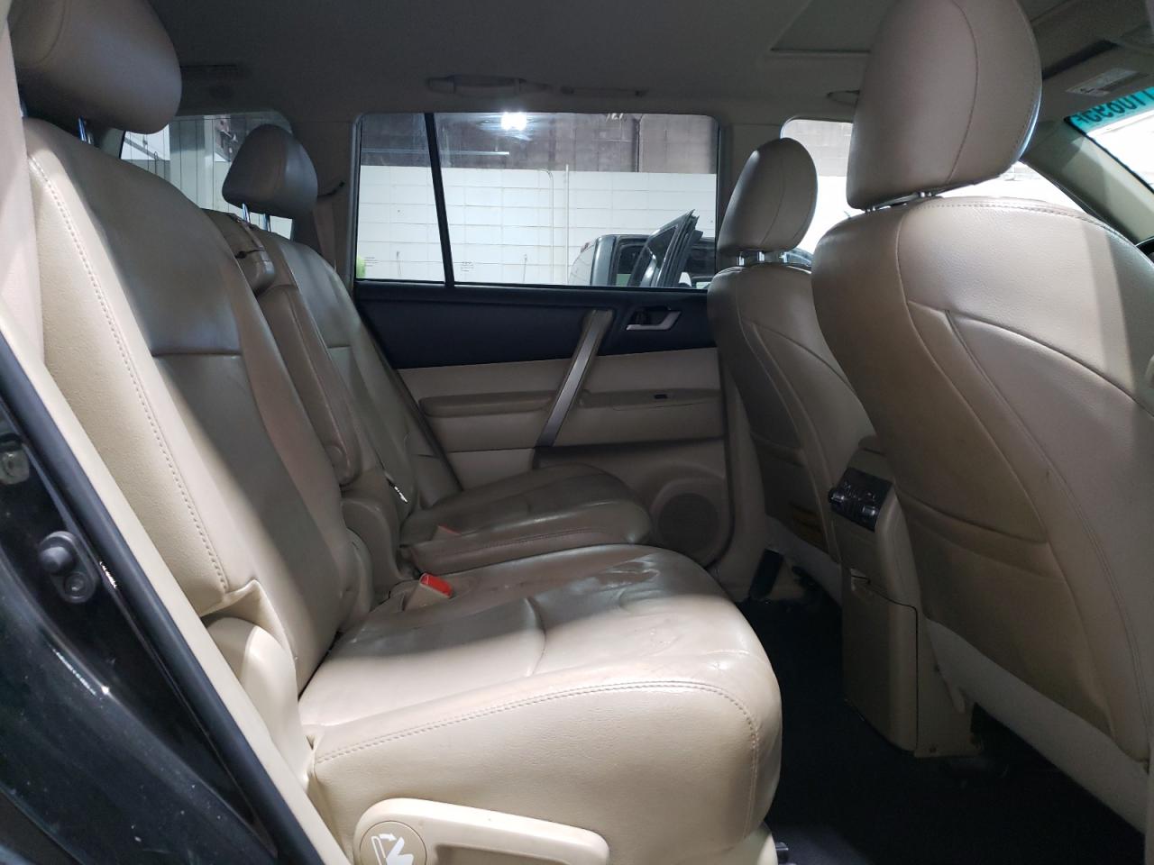 2012 Toyota Highlander - Image 11