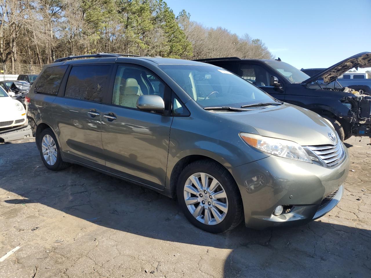 2011 Toyota Sienna - Image 4