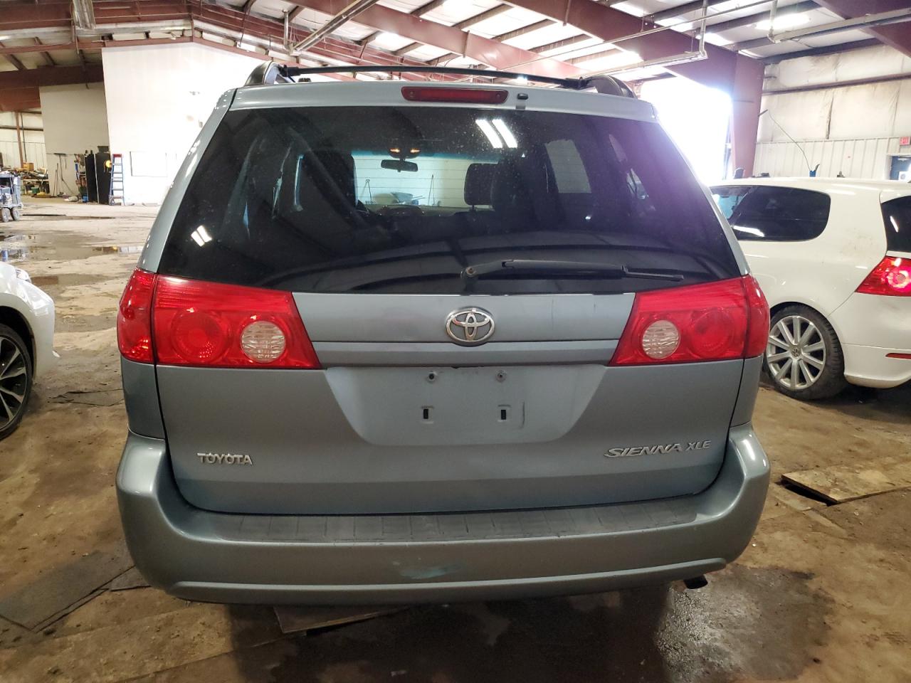 2010 Toyota Sienna - Image 6