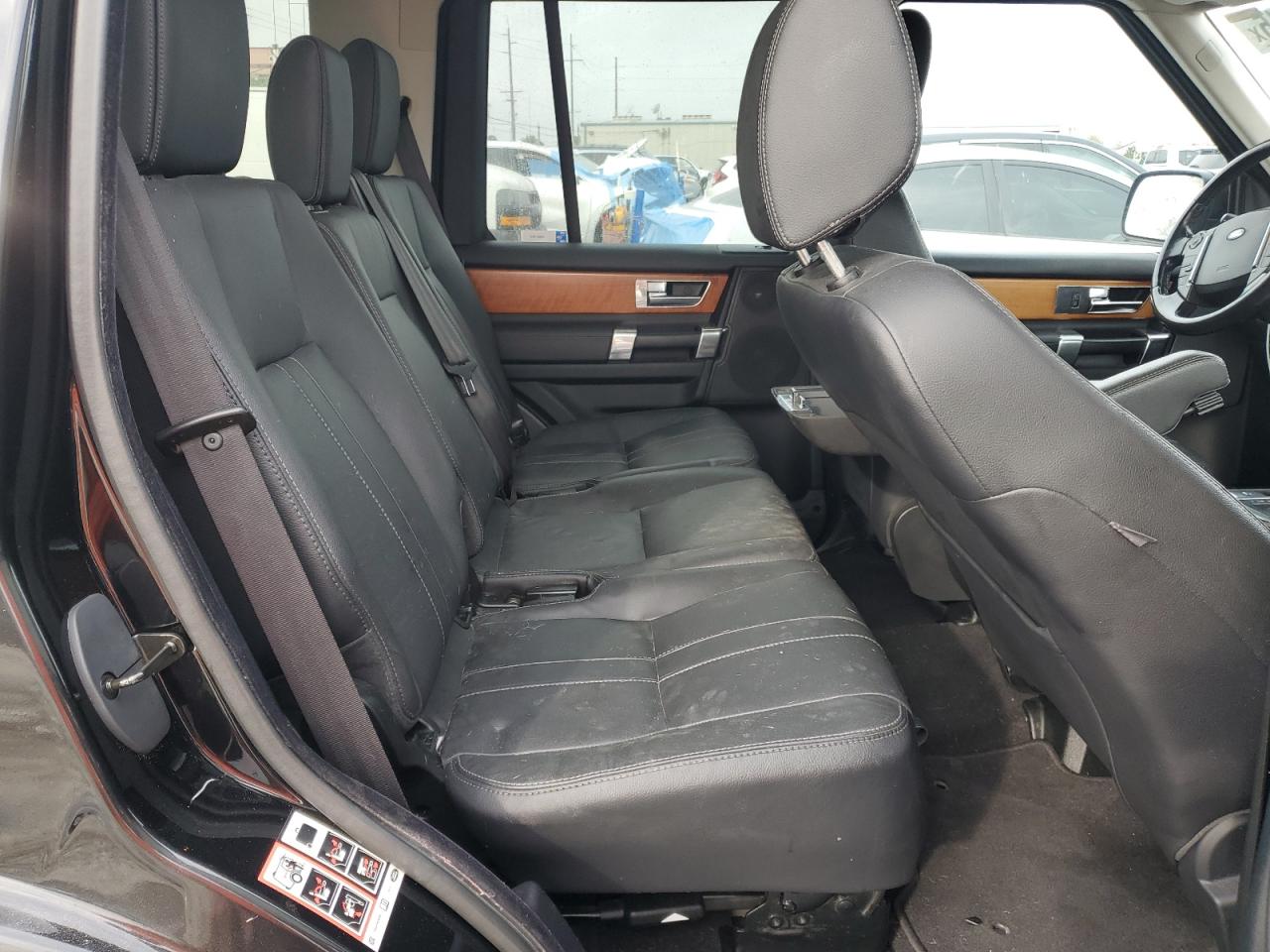 2013 Land Rover LR4 - Image 11
