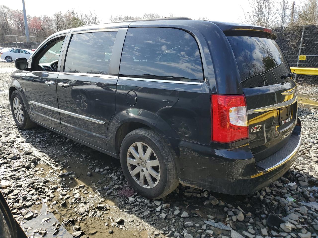 2015 Chrysler Town & Country - Image 2