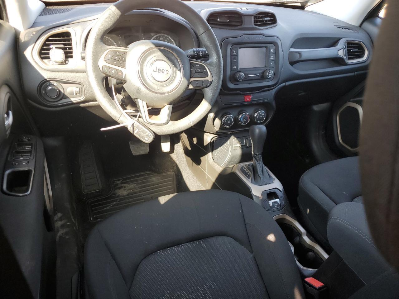2017 Jeep Renegade - Image 8