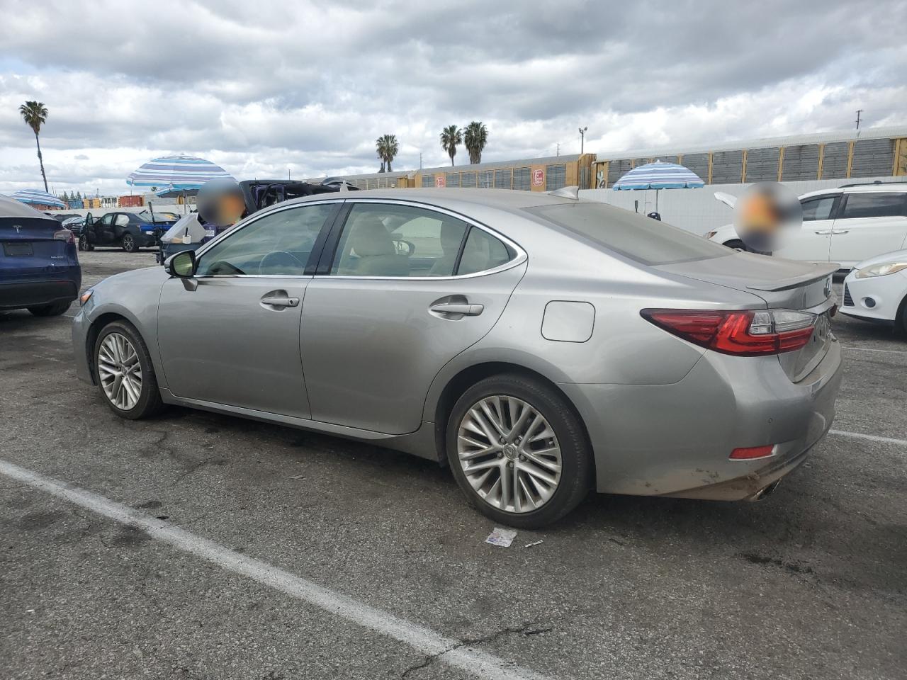 2016 Lexus ES - Image 2