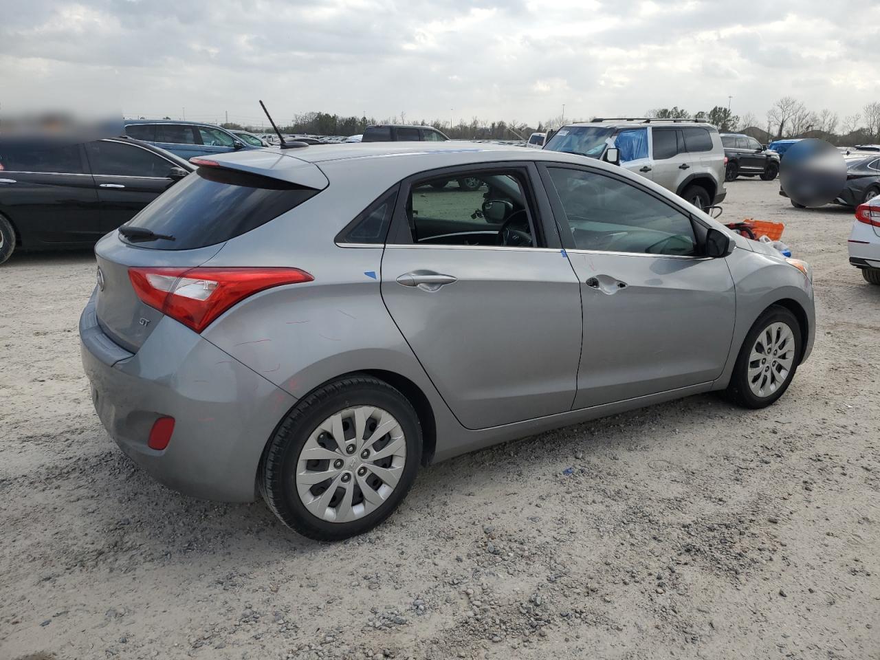 2016 Hyundai Elantra - Image 3