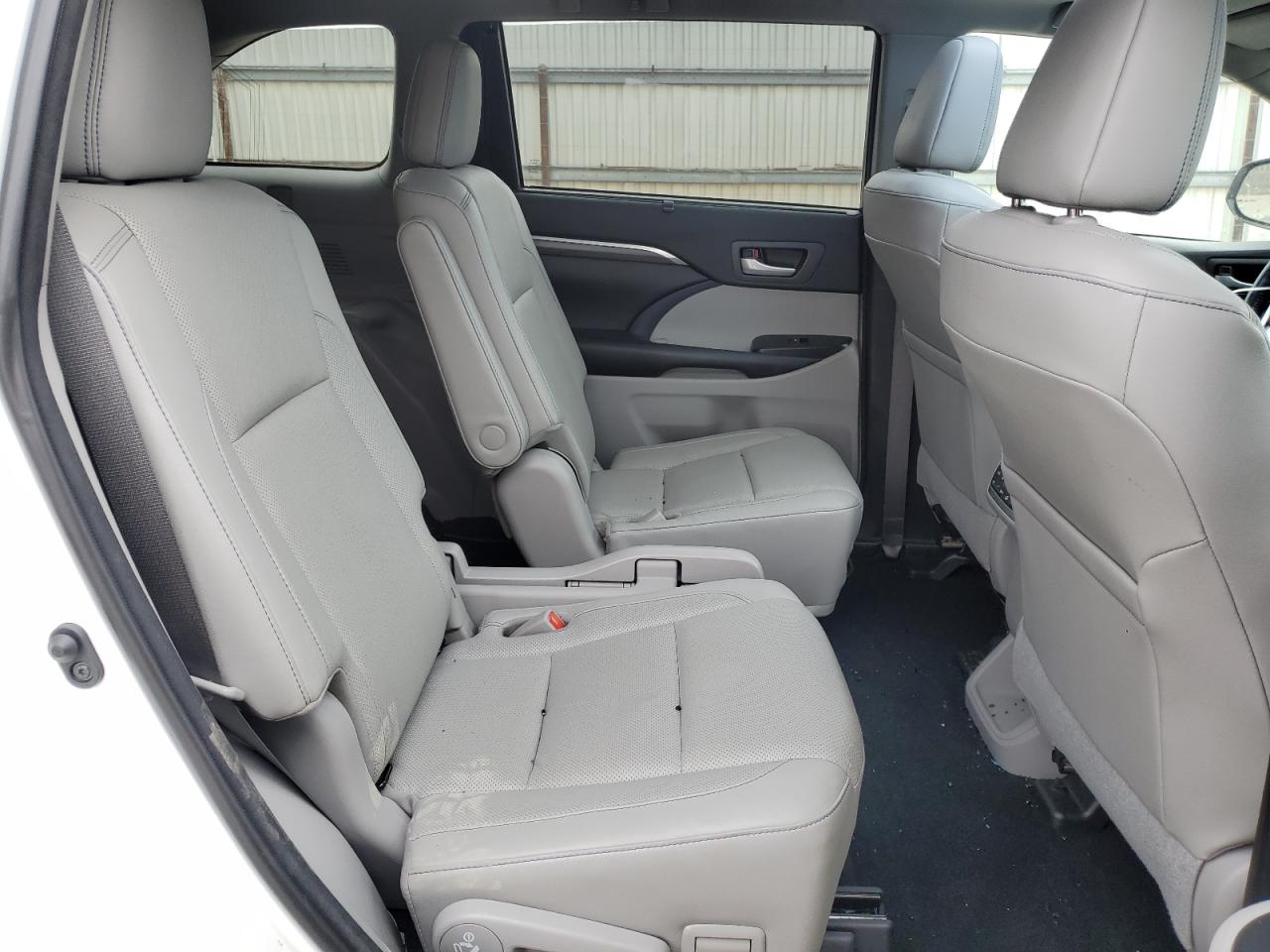 2018 Toyota Highlander - Image 11