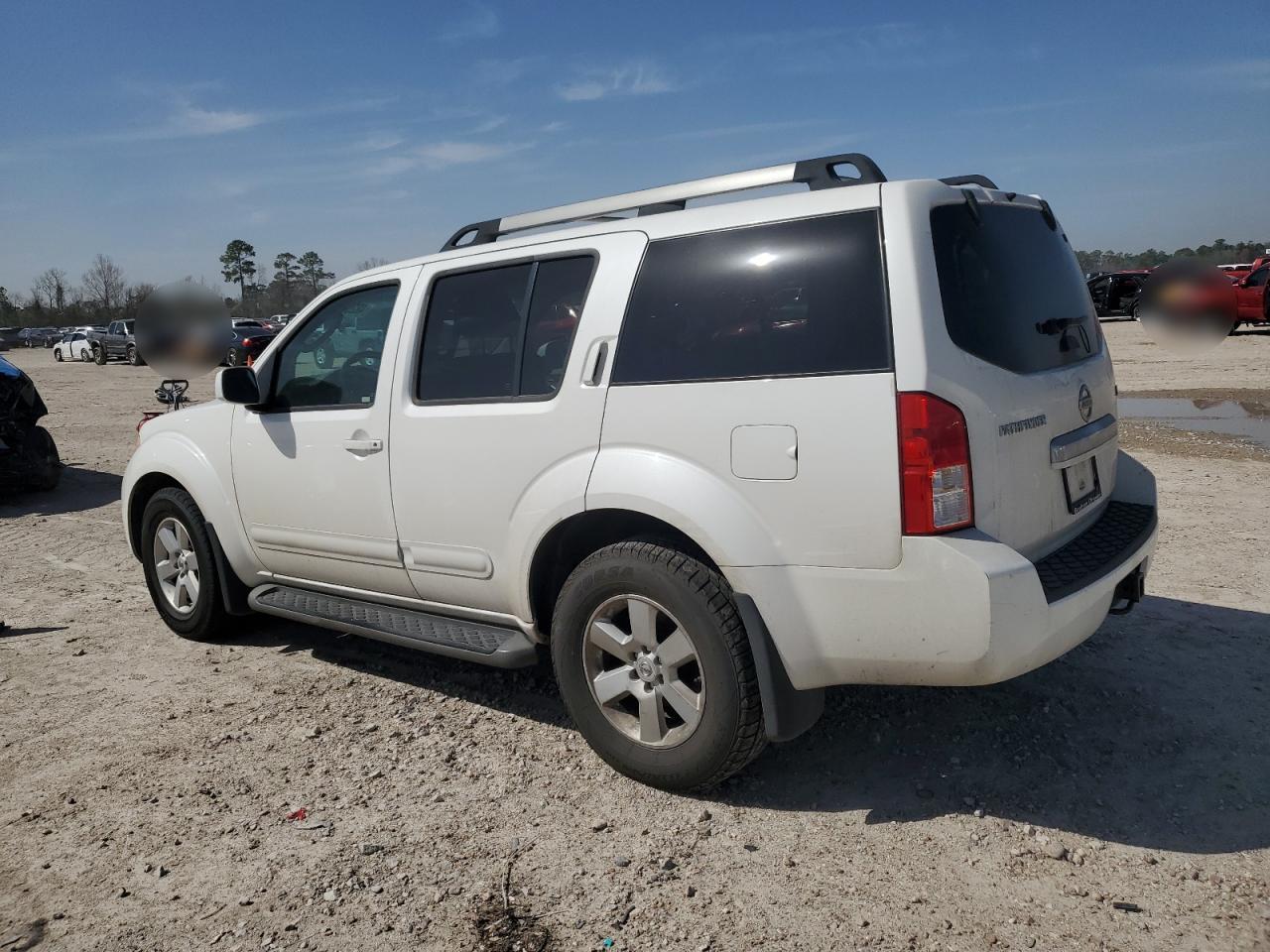 2008 Nissan Pathfinder - Image 2