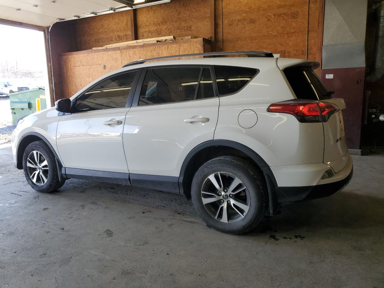 2017 Toyota RAV 4 - Image 2