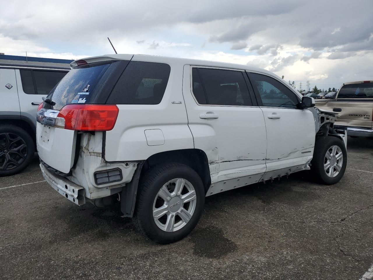 2015 GMC Terrain - Image 3