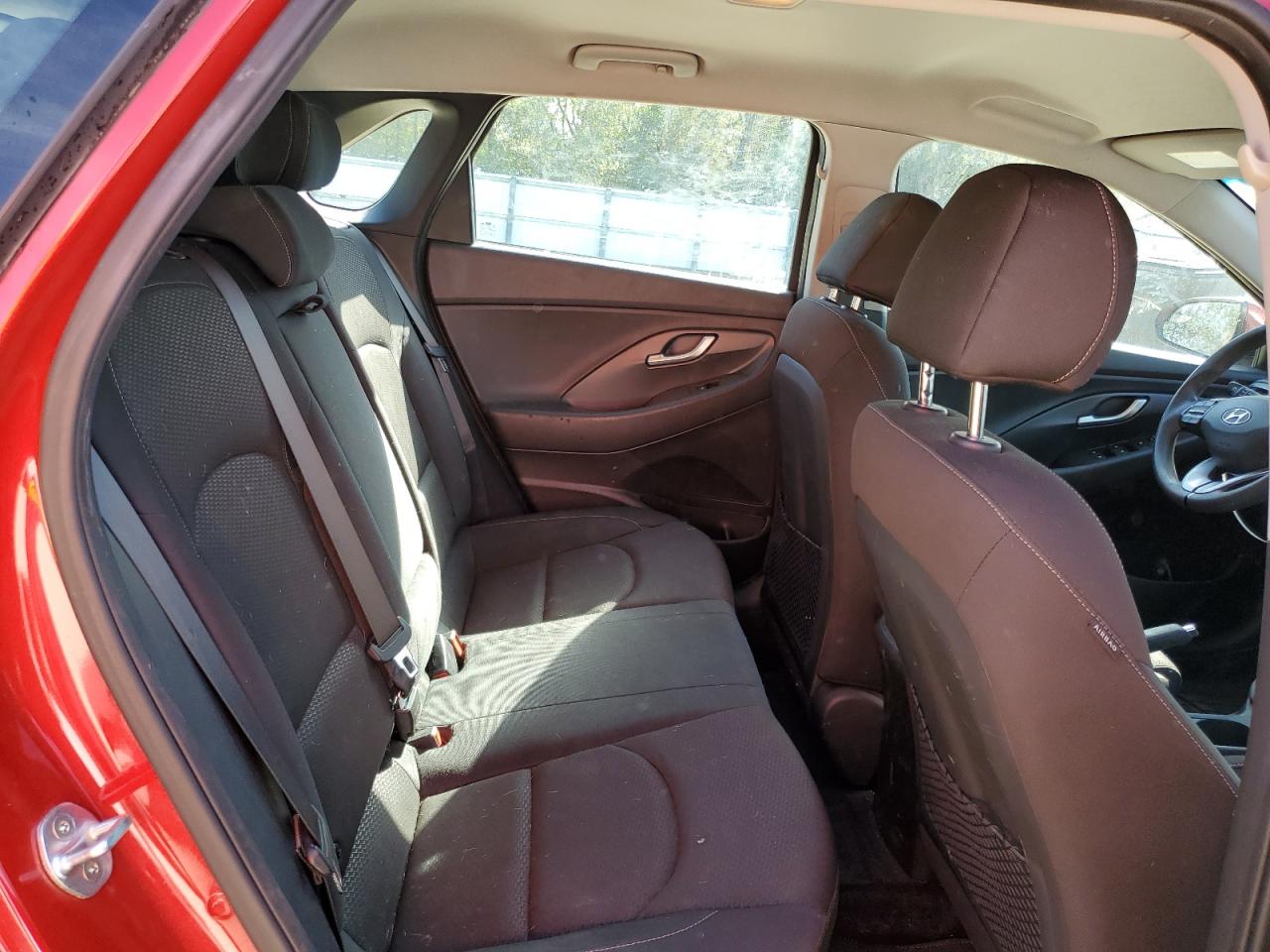 2018 Hyundai Elantra - Image 10