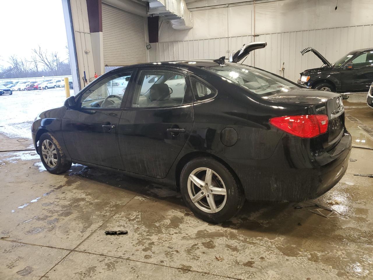 2010 Hyundai Elantra - Image 2