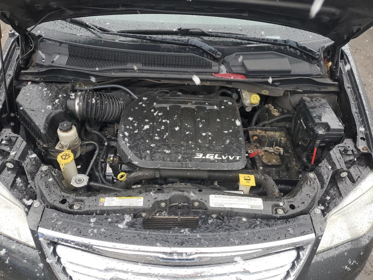 2011 Chrysler Town & Country - Image 12