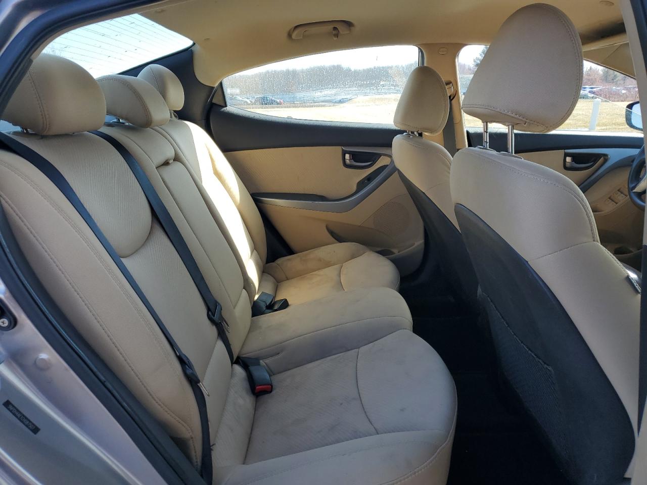 2012 Hyundai Elantra - Image 10