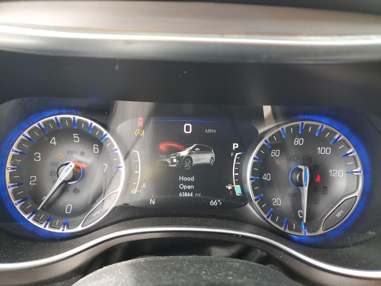 2018 Chrysler Pacifica - Image 9