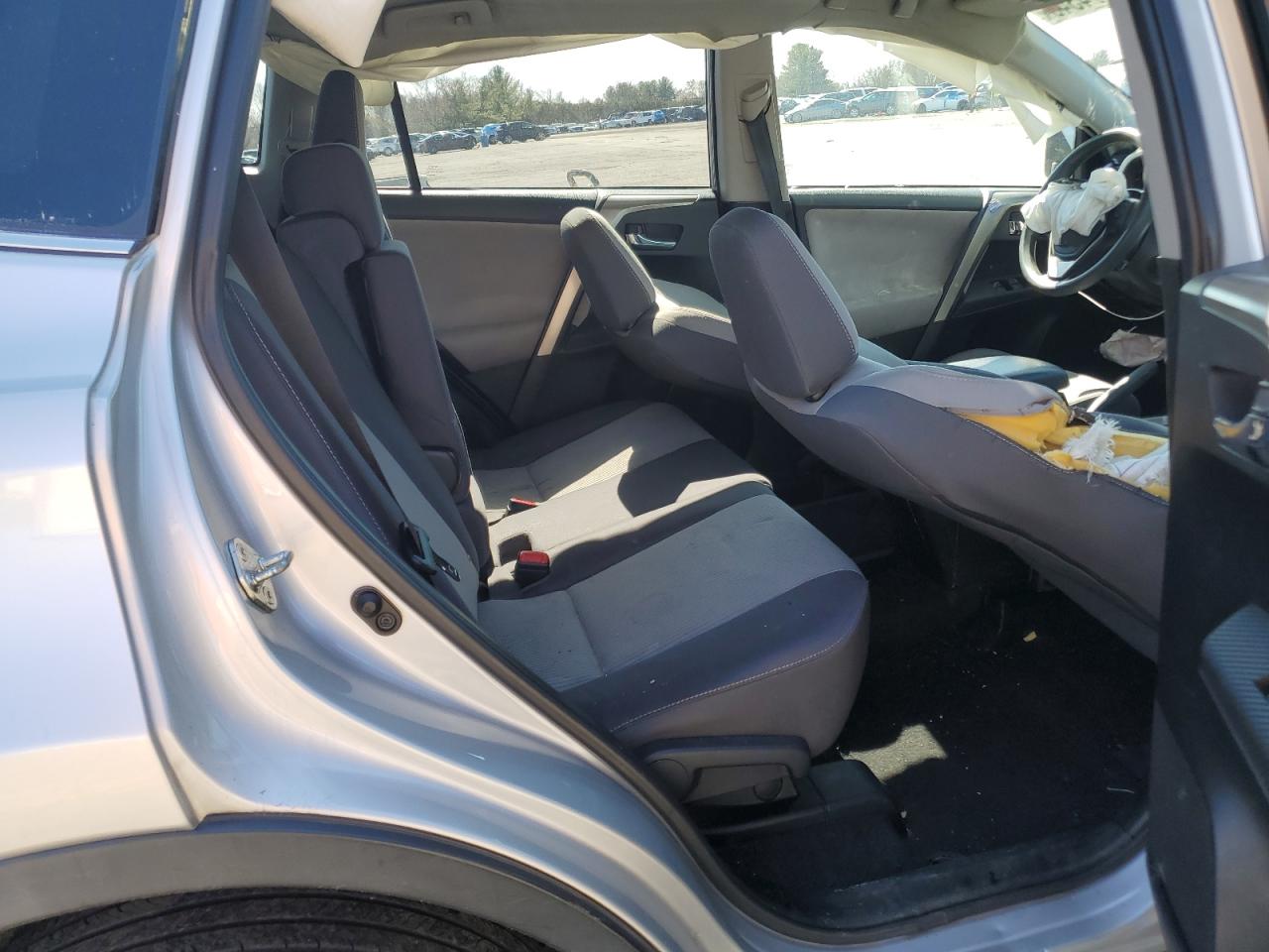 2015 Toyota RAV 4 - Image 12