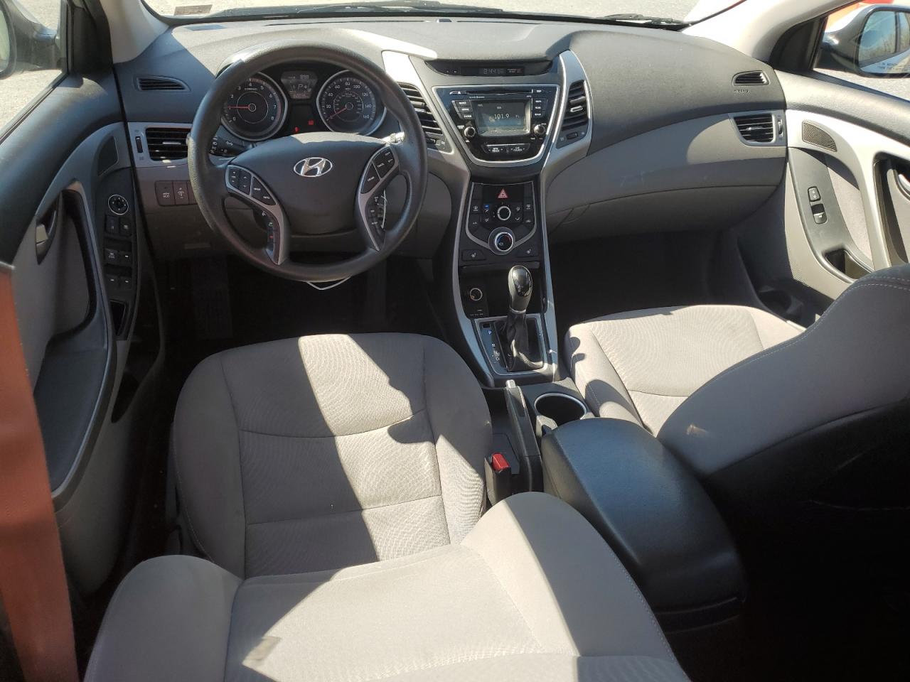 2014 Hyundai Elantra - Image 8