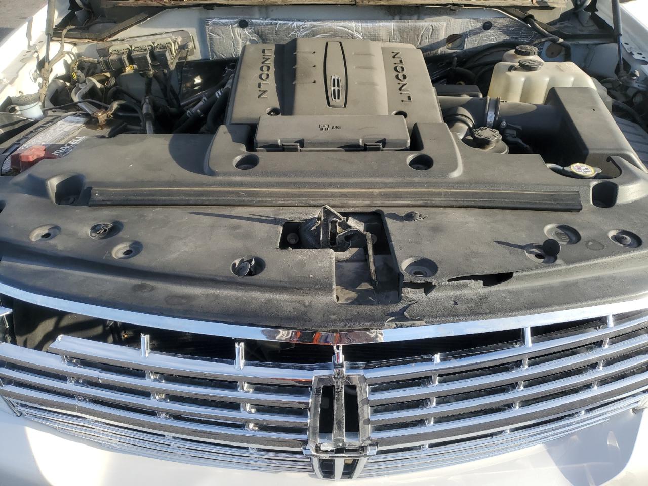 2010 Lincoln Navigator - Image 12
