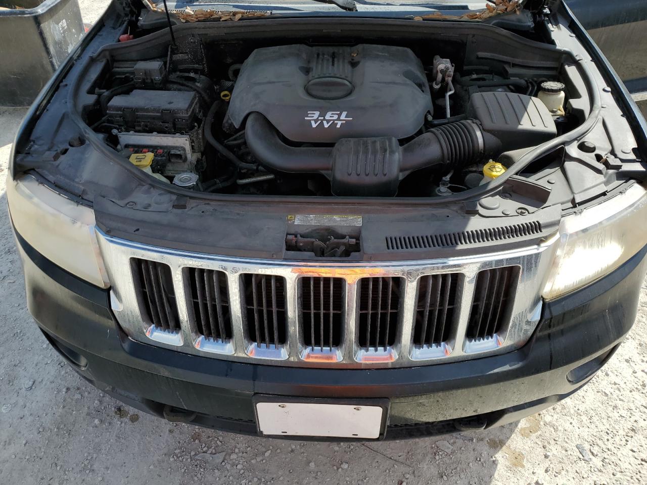 2012 Jeep Grand Cherokee - Image 12