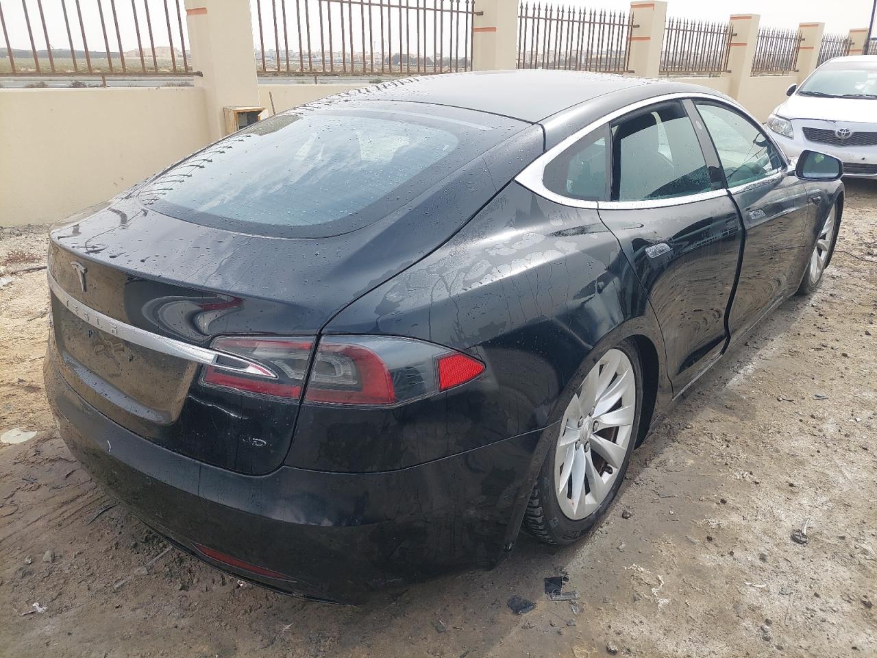 5YJSA7E25JF237725 - 2018 Tesla MODEL S - -