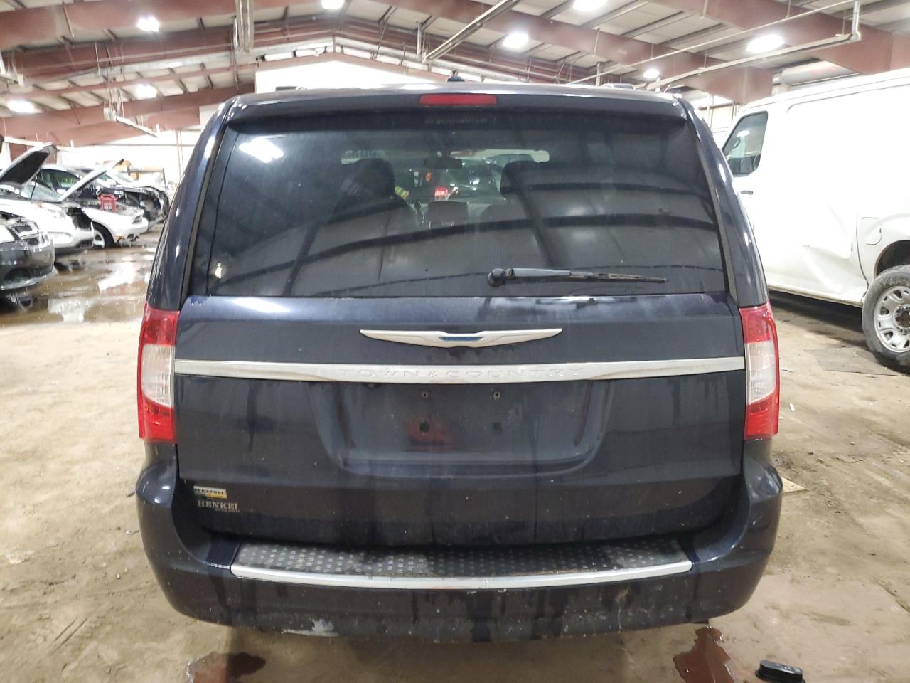 2011 Chrysler Town & Country - Image 6