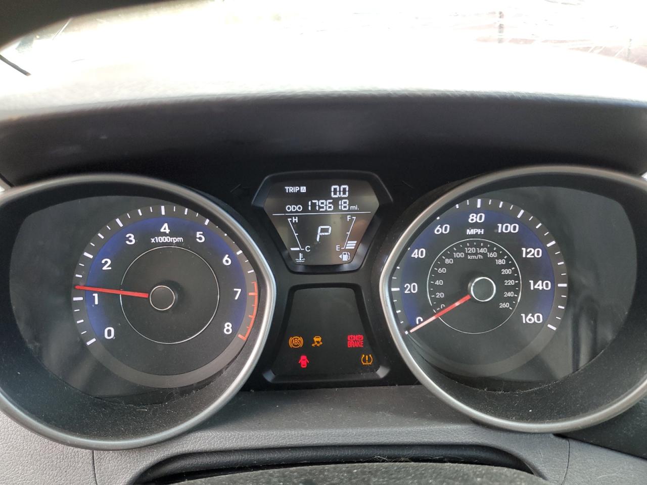 2012 Hyundai Elantra - Image 9