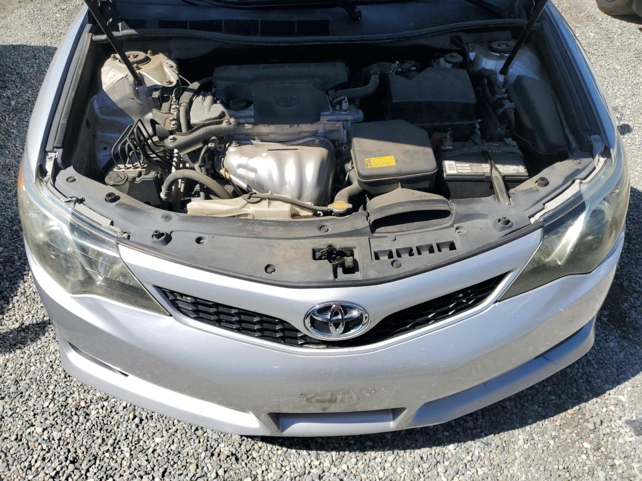 2014 Toyota Camry - Image 11