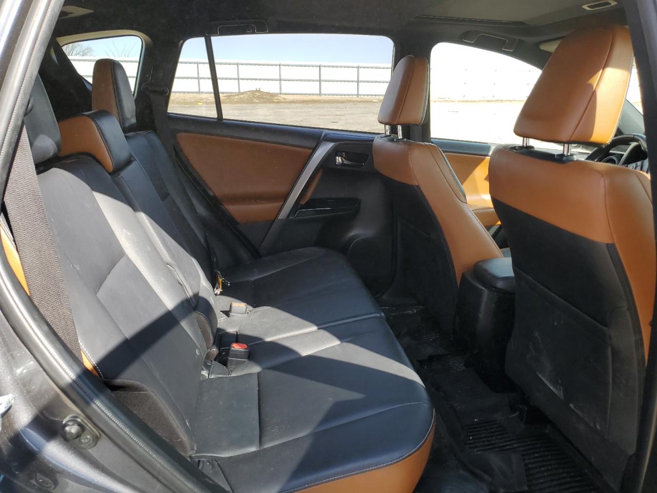 2016 Toyota RAV 4 - Image 10