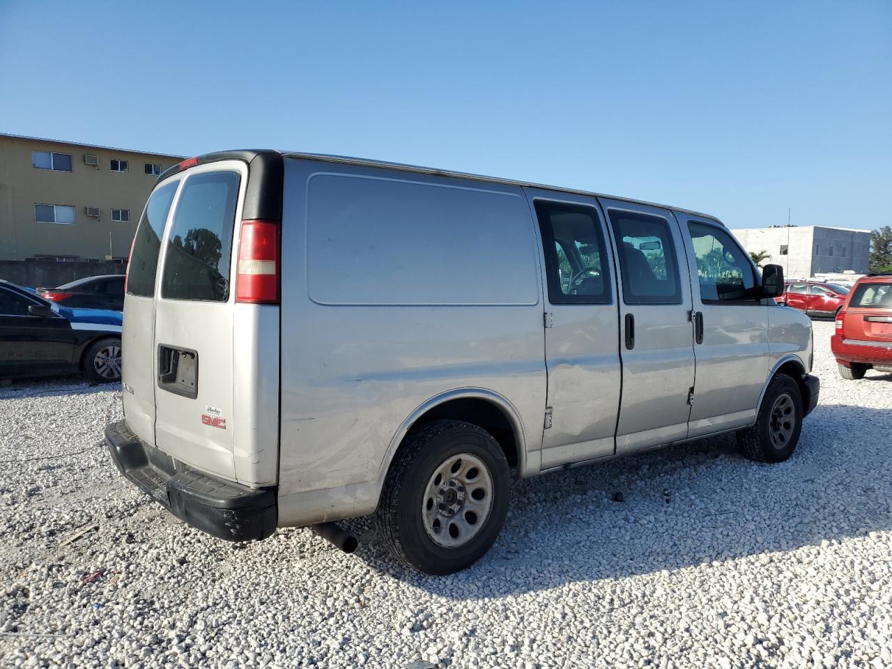 2009 GMC Savana - Image 3