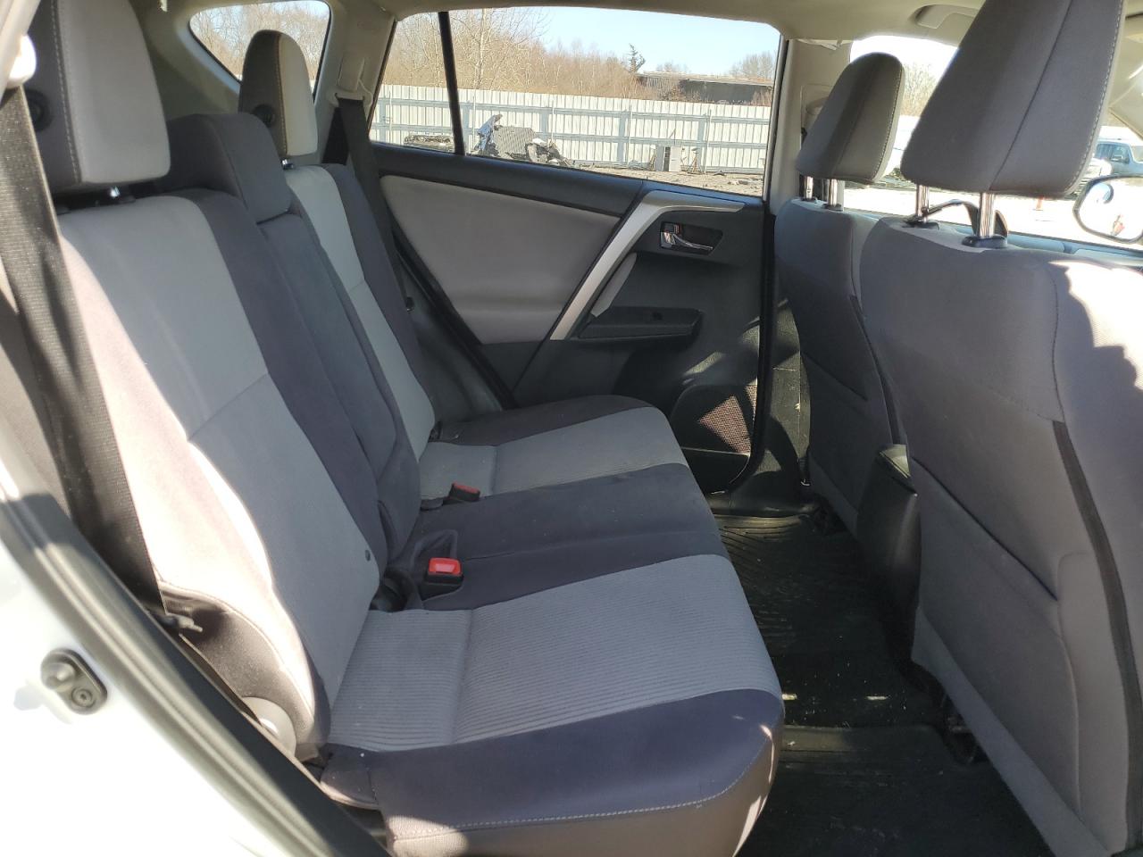 2015 Toyota RAV 4 - Image 11