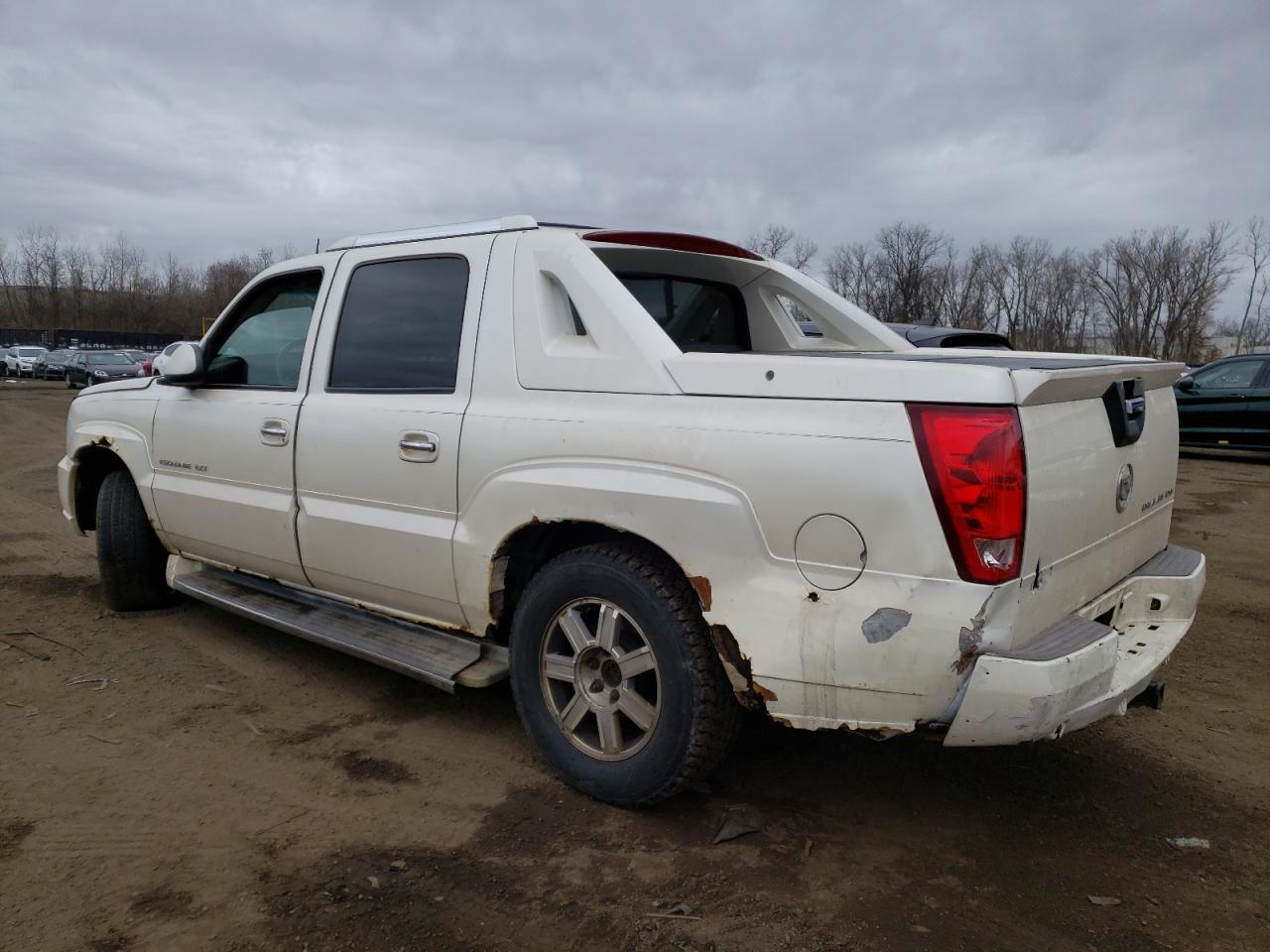 2003 Cadillac Escalade - Image 2