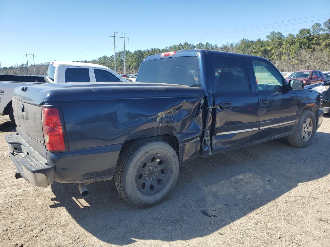 2005 Chevrolet Silverado - Image 3